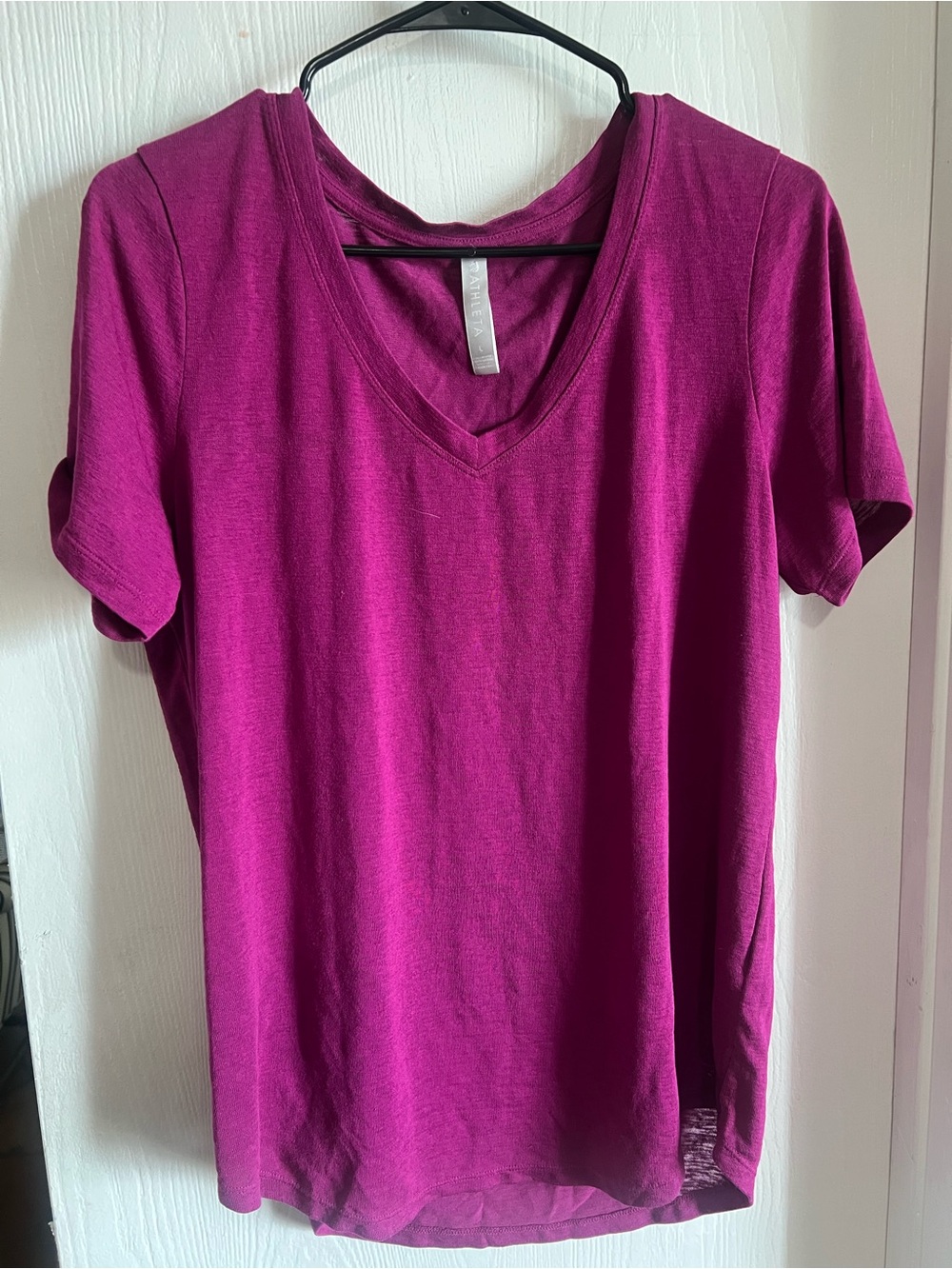 Athleta Breezy Scoop V- Neck Short Sleeve Tee Fuchsia Spring Top Size L